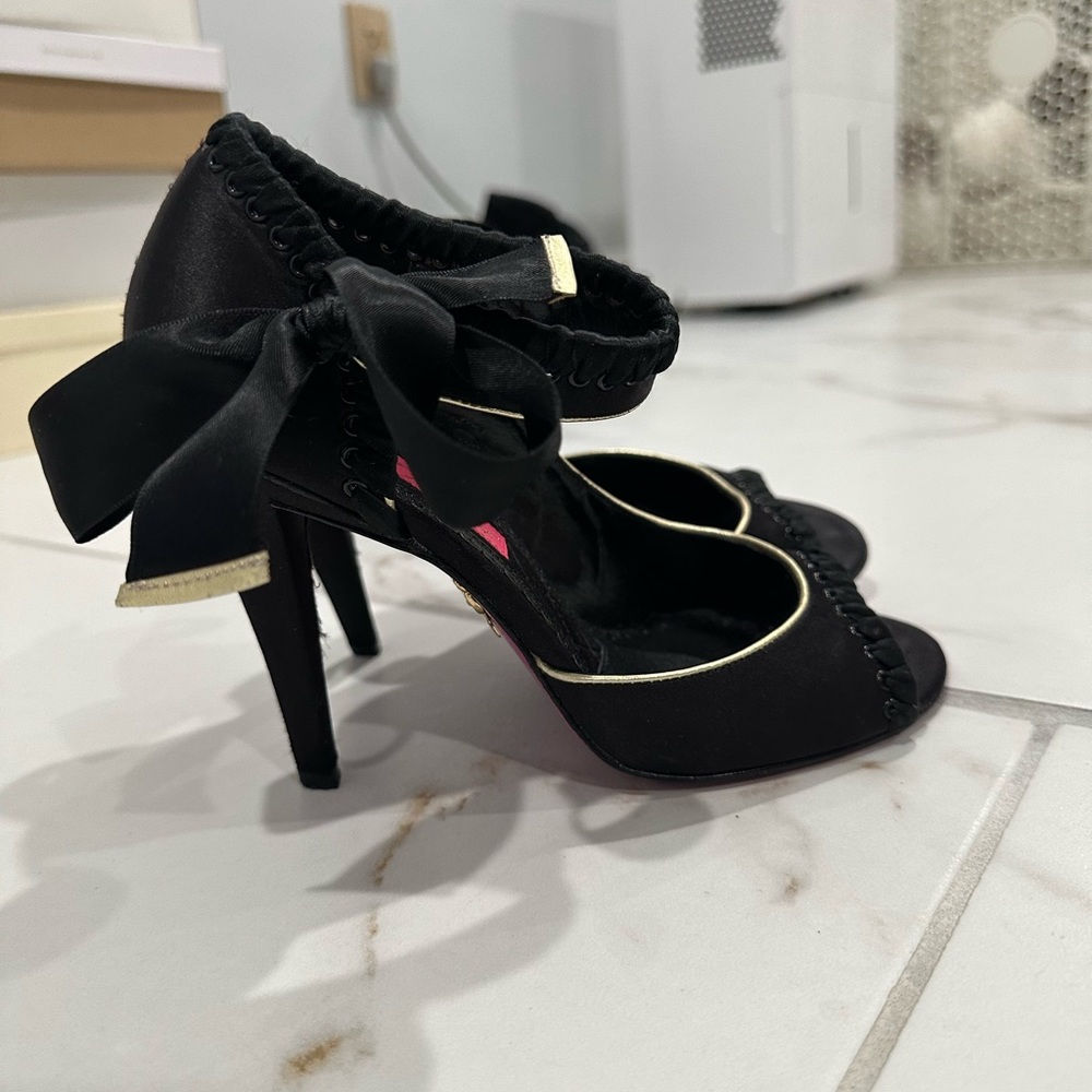 Betsy Johnson bow tie shoes